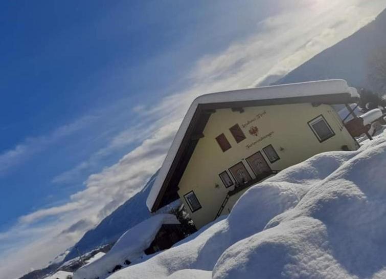 Landhaus Tirol Hotel Presseggersee Exterior photo